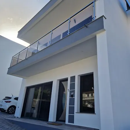 B - Beautiful 2 Bedroom Modern Townhouse With Private Parking Дом отдыха