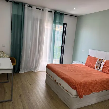 Casa de Férias Beautiful Modern Townhouse With Parking Included Machico (Madeira)
