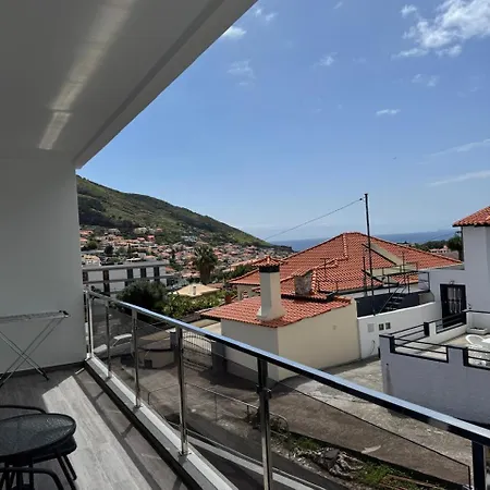 Beautiful Modern Townhouse With Parking Included Dom wakacyjny Machico (Madeira)