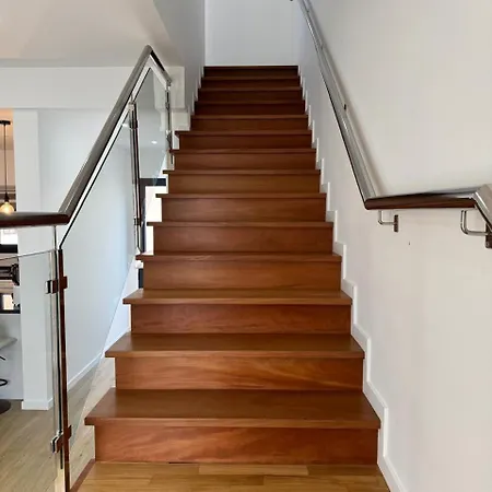 B - Beautiful 2 Bedroom Modern Townhouse With Private Parking Дом отдыха