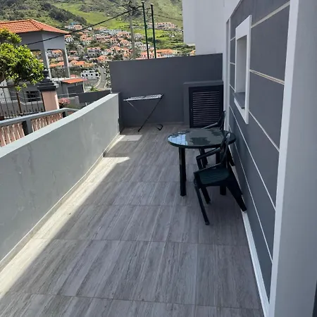 B - Elegent 2 Bedroom Modern Townhouse
