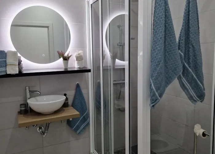 Beautiful Modern Townhouse With Parking Included * Machico (Madeira)