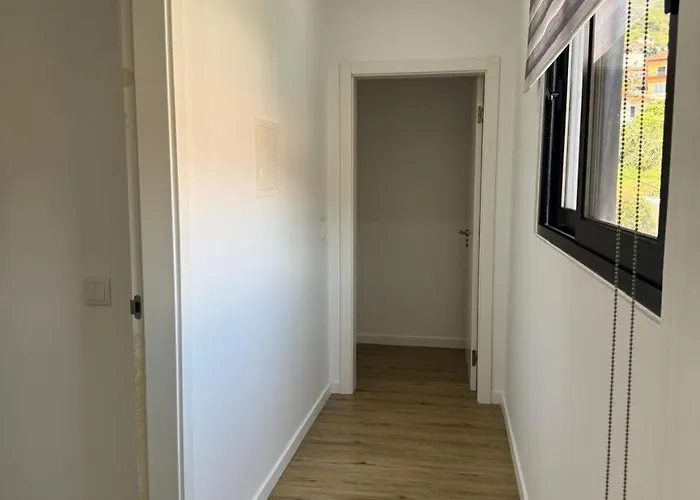 B - Beautiful 2 Bedroom Modern Townhouse With Private Parking Machico (Madeira)