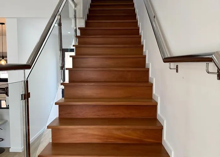 B - Beautiful 2 Bedroom Modern Townhouse With Private Parking Dom wakacyjny