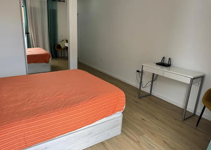 B - Beautiful 2 Bedroom Modern Townhouse With Private Parking * Machico (Madeira)