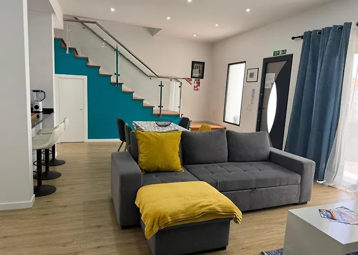 Casa de Férias Beautiful Modern Townhouse With Parking Included