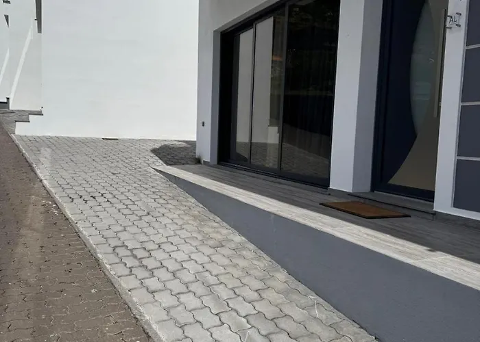 B - Beautiful 2 Bedroom Modern Townhouse With Private Parking * Machico (Madeira)