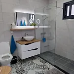 Beautiful Modern Townhouse With Parking Included * 马希库