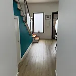 Beautiful Modern Townhouse With Parking Included 度假居 马希库