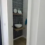 Beautiful Modern Townhouse With Parking Included 度假居