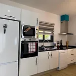 Beautiful Modern Townhouse With Parking Included *