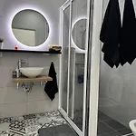 度假居 Beautiful Modern Townhouse With Parking Included *