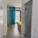 度假居 Beautiful Modern Townhouse With Parking Included *