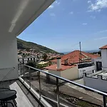 Beautiful Modern Townhouse With Parking Included 度假居 马希库