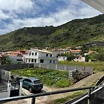 Beautiful Modern Townhouse With Parking Included 马希库
