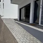 Beautiful Modern Townhouse With Parking Included * 马希库