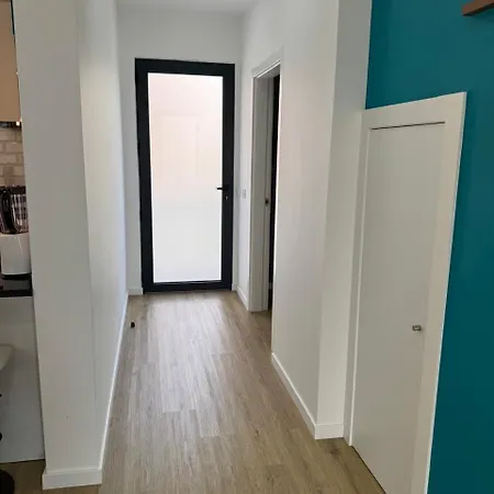 B - Beautiful 2 Bedroom Modern Townhouse With Private Parking 펜션