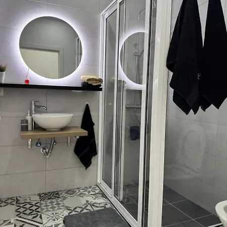 Ferienhaus B - Beautiful 2 Bedroom Modern Townhouse With Private Parking *