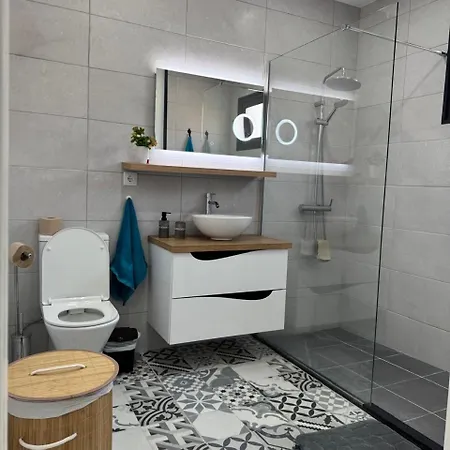 B - Elegent 2 Bedroom Modern Townhouse Машику