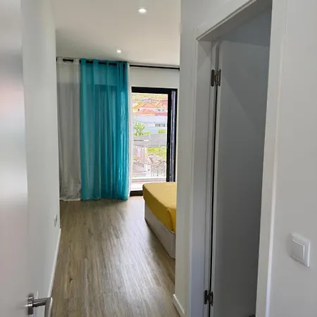 펜션 B - Beautiful 2 Bedroom Modern Townhouse With Private Parking *