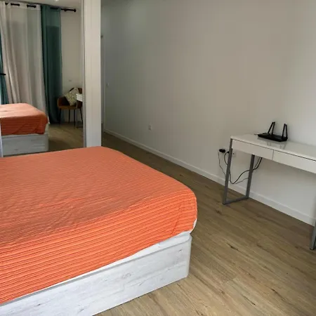 B - Beautiful 2 Bedroom Modern Townhouse With Private Parking * Machico (Madeira)