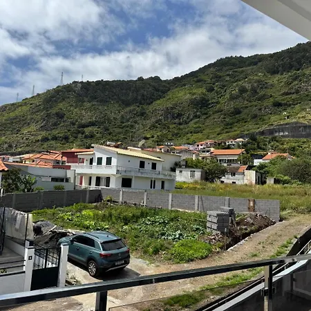 B - Beautiful 2 Bedroom Modern Townhouse With Private Parking Machico (Madeira)