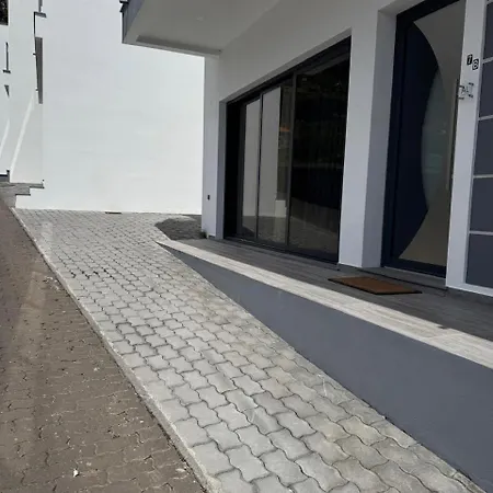 B - Beautiful 2 Bedroom Modern Townhouse With Private Parking * 마치코