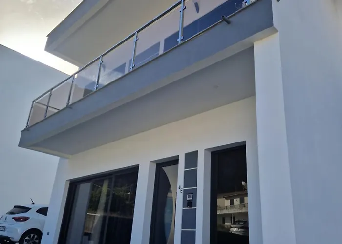 B - Beautiful 2 Bedroom Modern Townhouse With Private Parking Casa de Férias