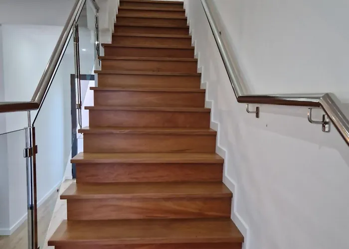 Beautiful Modern Townhouse With Parking Included *