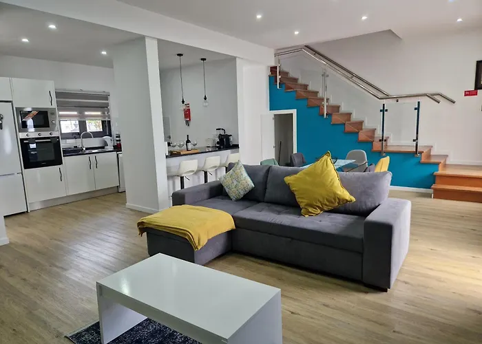 Casa de Férias B - Beautiful 2 Bedroom Modern Townhouse With Private Parking Machico (Madeira)