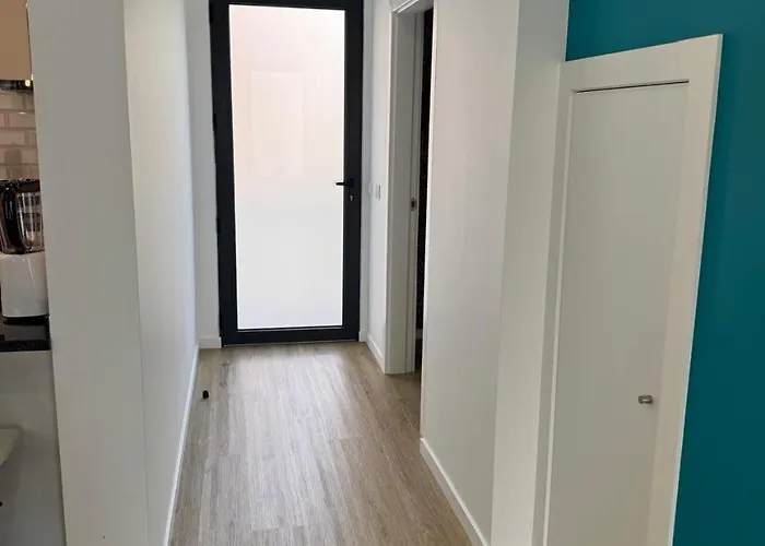 B - Beautiful 2 Bedroom Modern Townhouse With Private Parking Casa de Férias