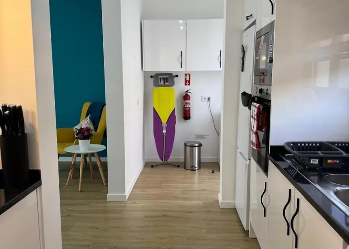 Casa de Férias B - Beautiful 2 Bedroom Modern Townhouse With Private Parking