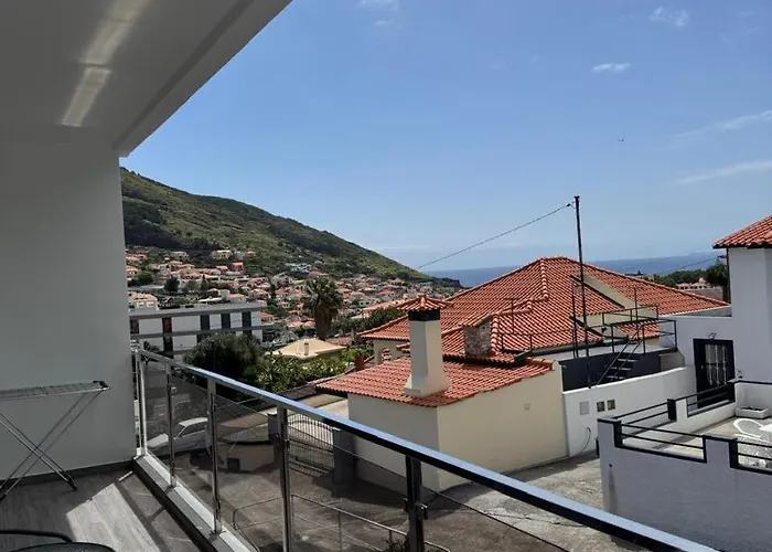 B - Beautiful 2 Bedroom Modern Townhouse With Private Parking Casa de Férias Machico (Madeira)
