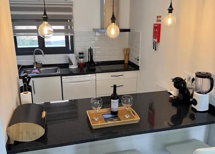 B - Beautiful 2 Bedroom Modern Townhouse With Private Parking Casa de Férias